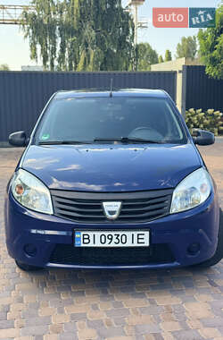 Хэтчбек Dacia Sandero 2009 в 