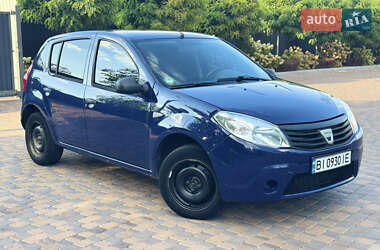 Хэтчбек Dacia Sandero 2009 в 