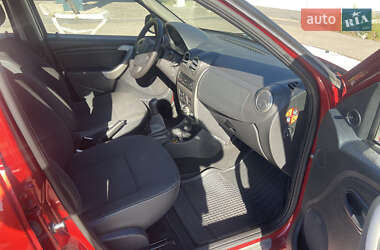 Хэтчбек Dacia Sandero 2010 в 