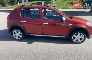 Хэтчбек Dacia Sandero 2010 в 