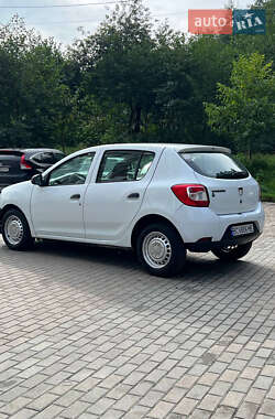 Хэтчбек Dacia Sandero 2015 в 