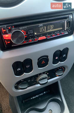 Хетчбек Dacia Sandero 2009 в Ромнах