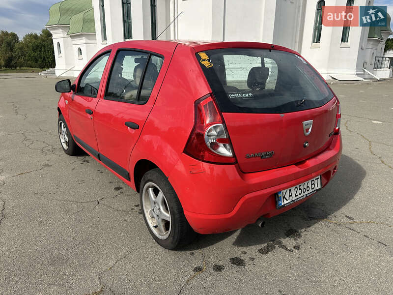 Хэтчбек Dacia Sandero 2009 в Киеве