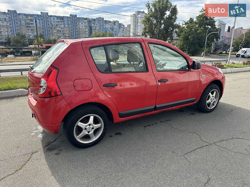 Хэтчбек Dacia Sandero 2009 в Киеве