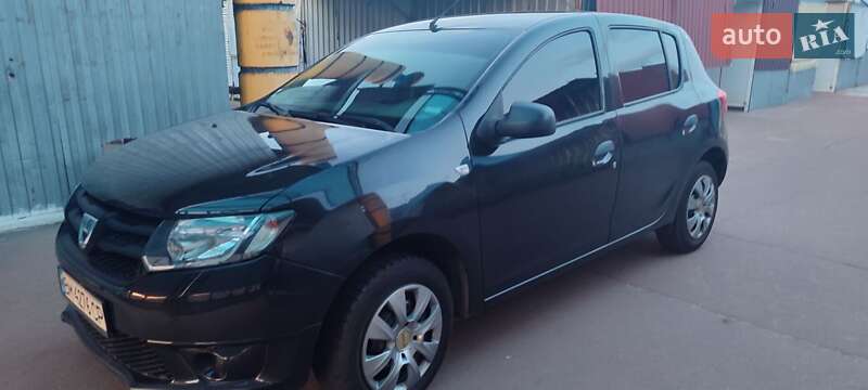 Хэтчбек Dacia Sandero 2014 в Глухове
