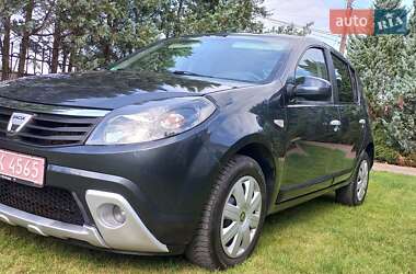 Хетчбек Dacia Sandero 2008 в Луцьку