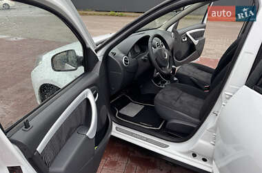 Хэтчбек Dacia Sandero 2009 в 