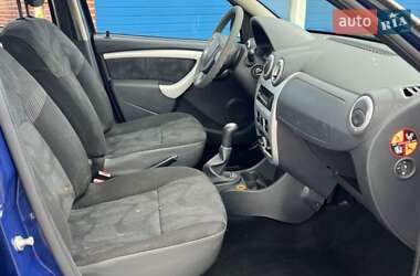 Хэтчбек Dacia Sandero 2009 в 