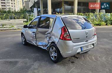 Хэтчбек Dacia Sandero 2008 в 