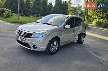 Хэтчбек Dacia Sandero 2008 в 