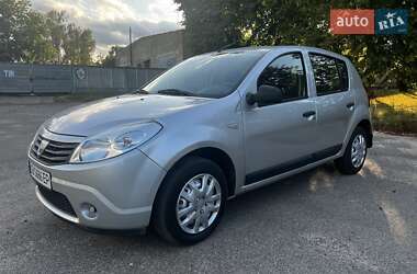 Хетчбек Dacia Sandero 2008 в Чернігові