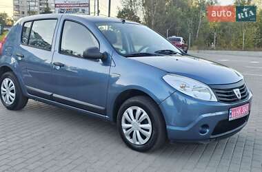 Хетчбек Dacia Sandero 2009 в Сумах