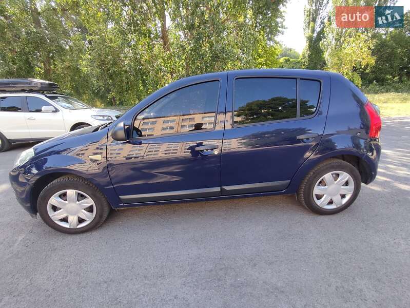 Хэтчбек Dacia Sandero 2010 в Днепре фото Хэтчбек Dacia Sandero 2010 в Днепре