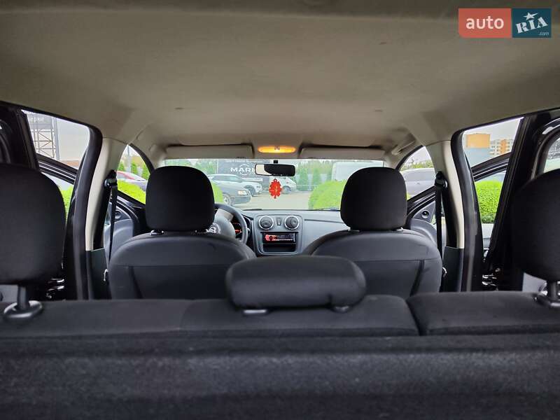 Хэтчбек Dacia Sandero 2015 в Львове
