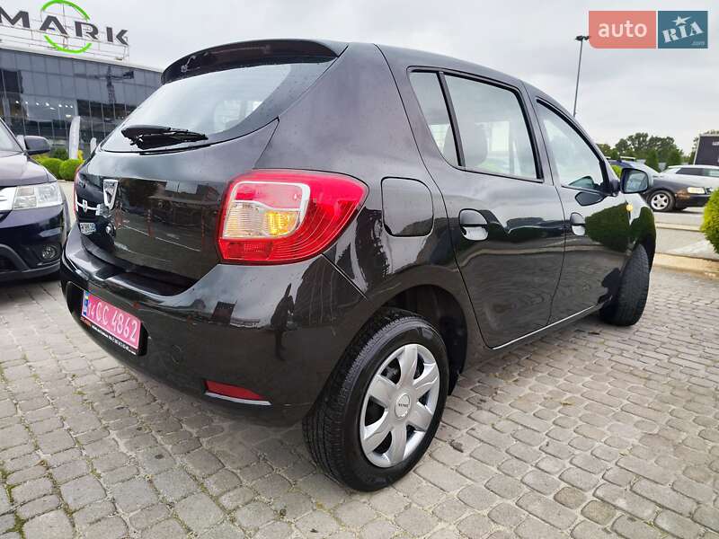 Хэтчбек Dacia Sandero 2015 в Львове