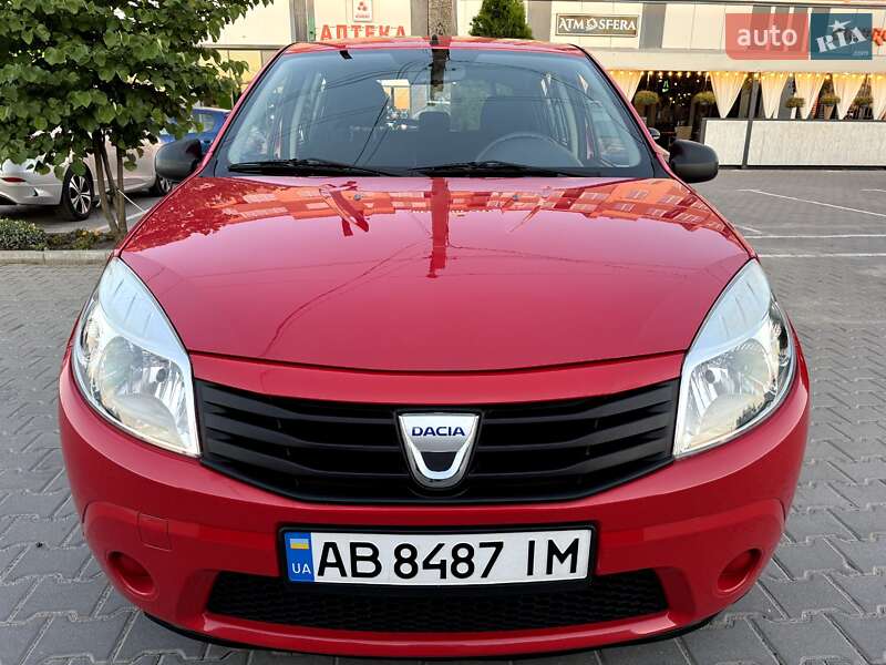Хэтчбек Dacia Sandero 2009 в Виннице