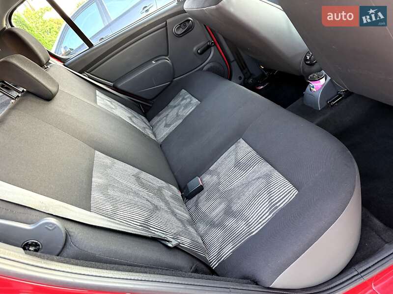 Хэтчбек Dacia Sandero 2009 в Виннице