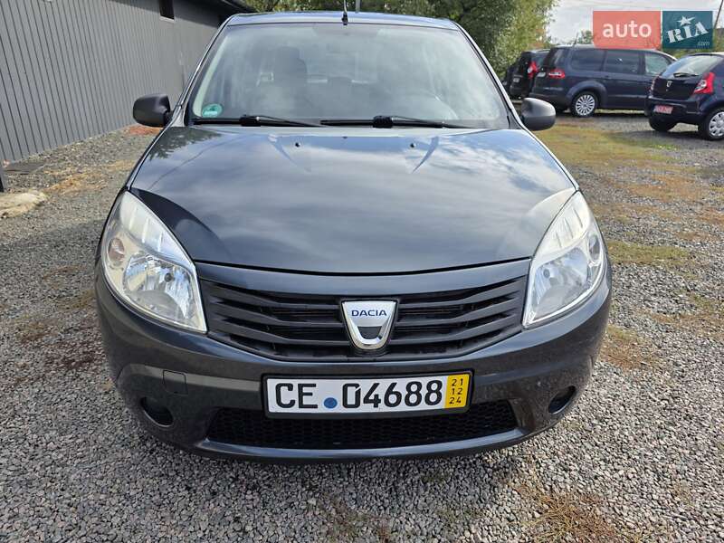 Хэтчбек Dacia Sandero 2008 в 