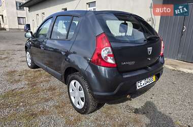 Хэтчбек Dacia Sandero 2008 в 