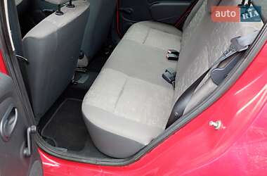 Хэтчбек Dacia Sandero 2009 в 