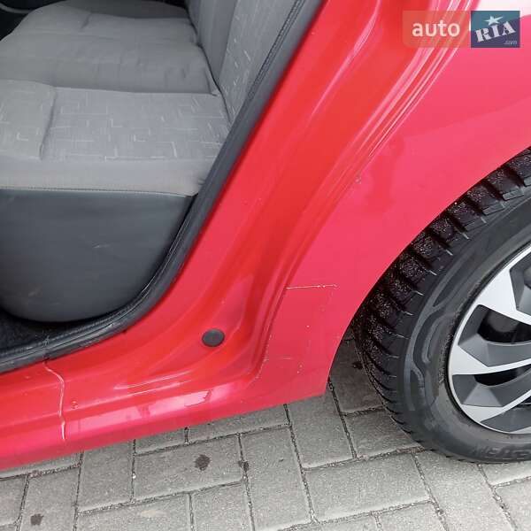 Хэтчбек Dacia Sandero 2009 в Остроге
