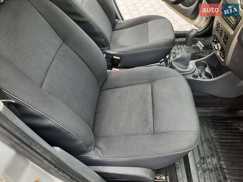 Хетчбек Dacia Sandero 2011 в Чернівцях