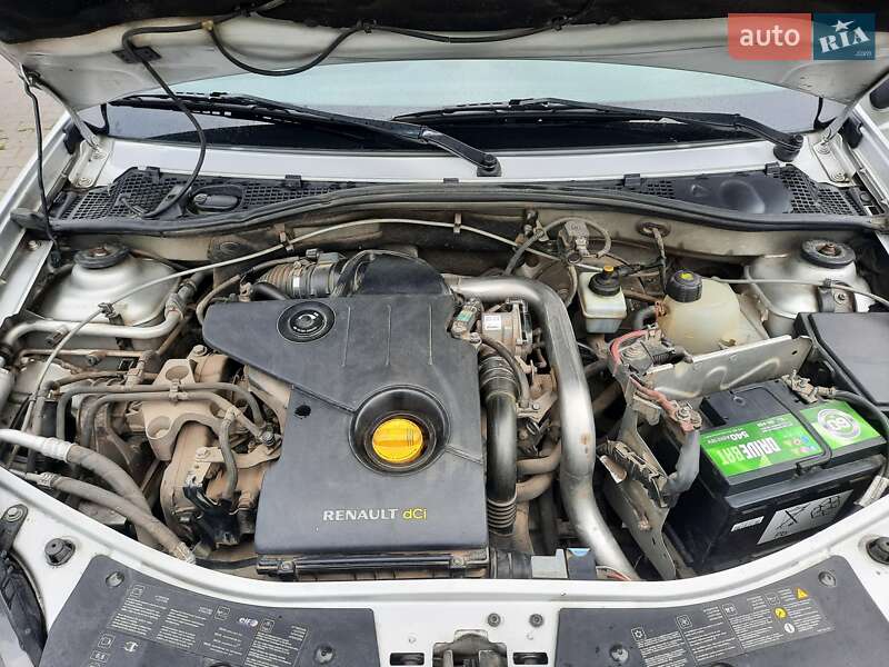 Хетчбек Dacia Sandero 2011 в Чернівцях