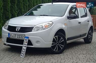 Хэтчбек Dacia Sandero 2009 в 