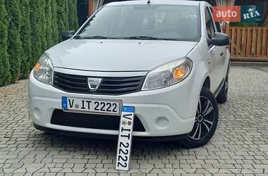 Хэтчбек Dacia Sandero 2009 в 
