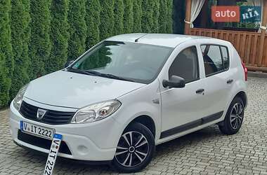 Хэтчбек Dacia Sandero 2009 в 