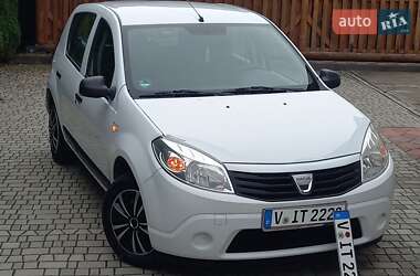 Хэтчбек Dacia Sandero 2009 в 
