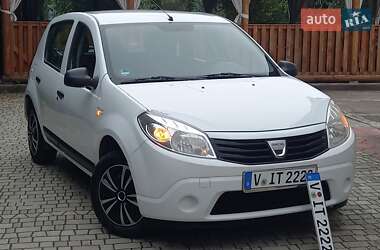 Хэтчбек Dacia Sandero 2009 в 