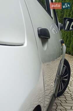 Хэтчбек Dacia Sandero 2009 в 