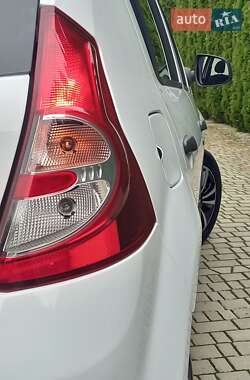 Хэтчбек Dacia Sandero 2009 в 