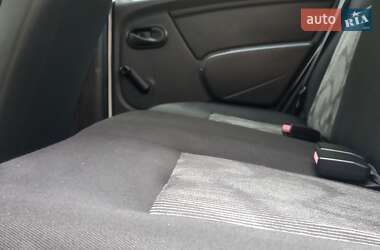 Хэтчбек Dacia Sandero 2009 в 