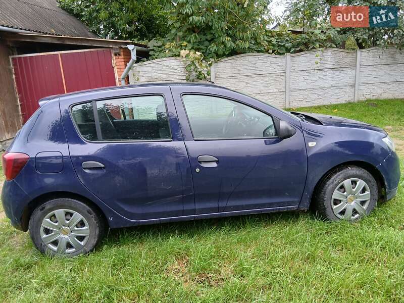 Хэтчбек Dacia Sandero 2017 в Львове