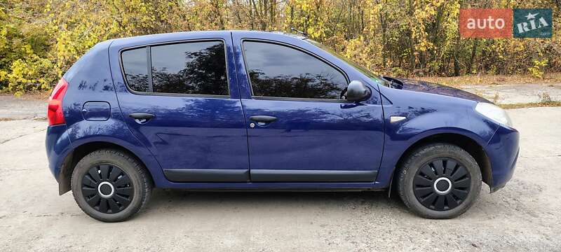 Хетчбек Dacia Sandero 2008 в Сумах фото 3 Хетчбек Dacia Sandero 2008 в Сумах