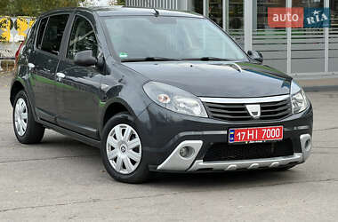 Хэтчбек Dacia Sandero 2008 в Лубнах