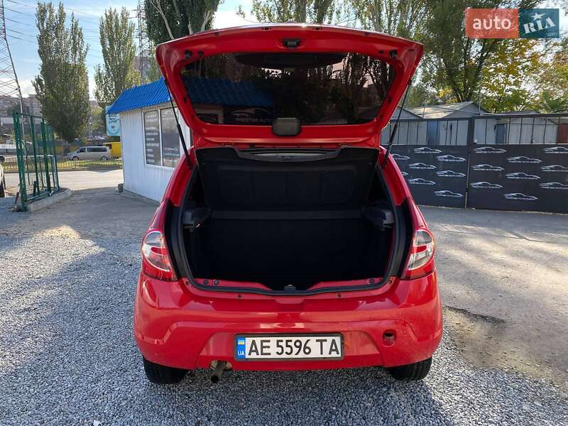 Хэтчбек Dacia Sandero 2009 в Днепре