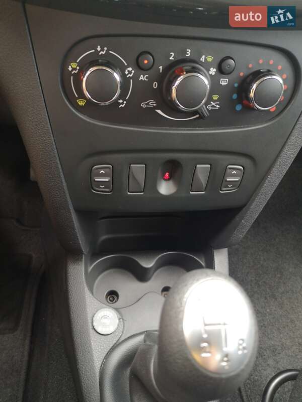 Хэтчбек Dacia Sandero 2013 в Киеве фото 7 Хэтчбек Dacia Sandero 2013 в Киеве