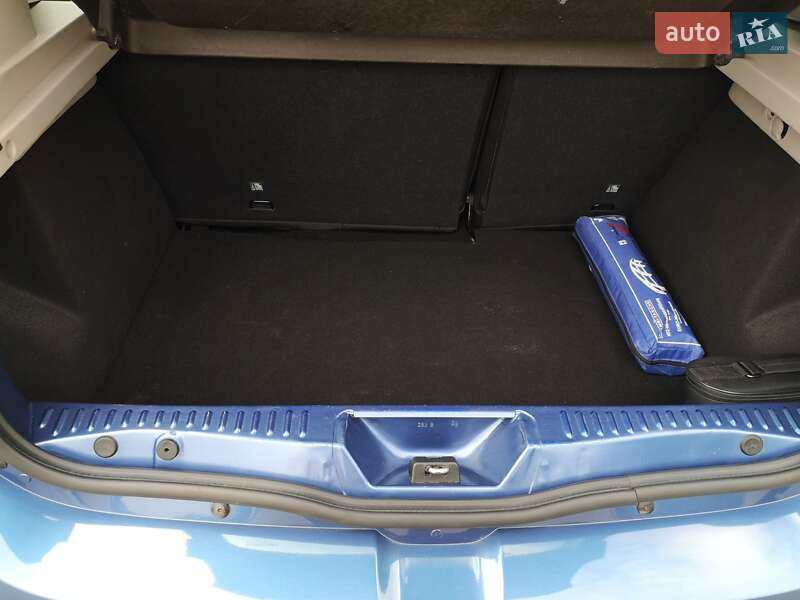 Хэтчбек Dacia Sandero 2013 в Киеве фото 10 Хэтчбек Dacia Sandero 2013 в Киеве