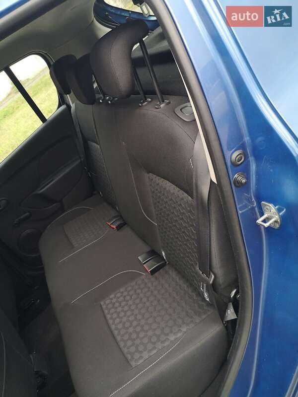 Хэтчбек Dacia Sandero 2013 в Киеве фото 12 Хэтчбек Dacia Sandero 2013 в Киеве