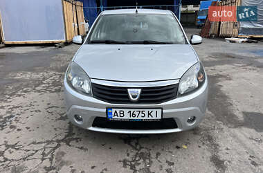 Хэтчбек Dacia Sandero 2010 в  фото 3 Хэтчбек Dacia Sandero 2010 в