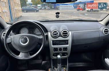 Хэтчбек Dacia Sandero 2010 в  фото 8 Хэтчбек Dacia Sandero 2010 в