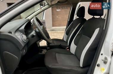 Хэтчбек Dacia Sandero 2015 в 