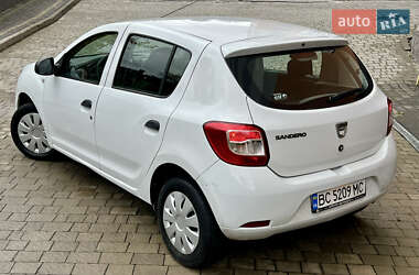Хэтчбек Dacia Sandero 2015 в 