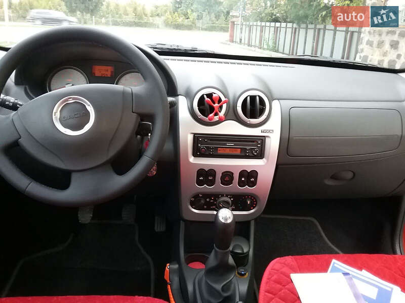 Хэтчбек Dacia Sandero 2009 в Ужгороде