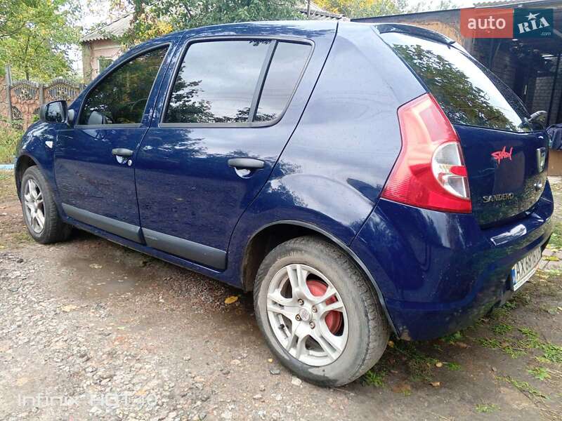 Хетчбек Dacia Sandero 2011 в Чугуєві