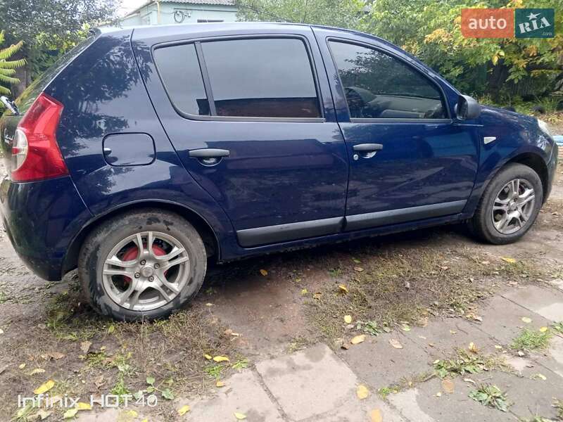 Хетчбек Dacia Sandero 2011 в Чугуєві