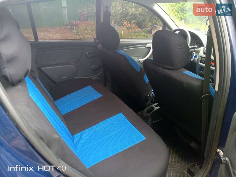 Хетчбек Dacia Sandero 2011 в Чугуєві